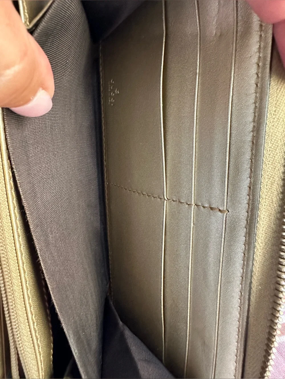 Gucci Microguccissima Leather Bow Zip Wallet – Metallic Beige/Gold – Authentic